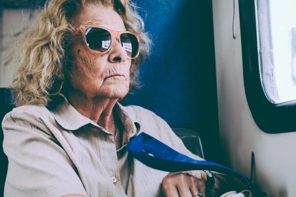 Безутешная жизнь женщины, что пережила развод в 60 лет