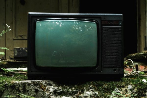 Как переделать нерабочий телевизор в украшение для дома