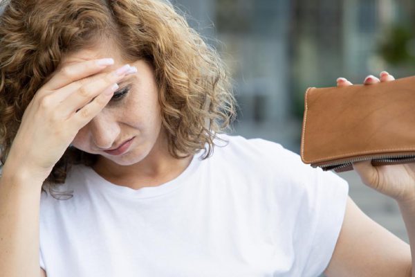 Психологи назвали несколько привычек, которые не дают тебе разбогатеть, ты сам создаешь себе проблемы