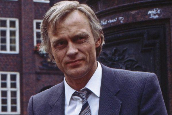 В театре решили вернуть актера в семью, потому Борис Щербаков не развелся