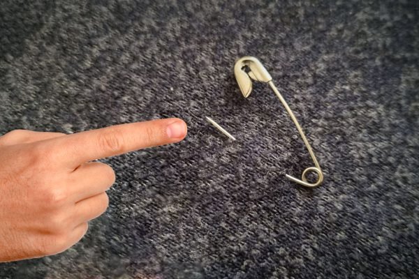 Куда именно цепляли шпильку наши бабушки, чтобы защититься от злых людей