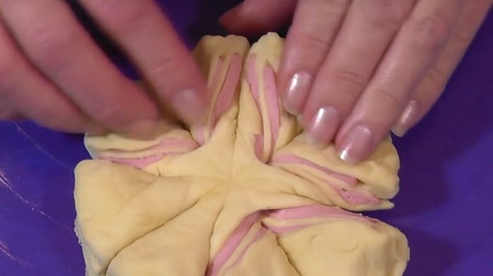 булочки с колбасой в домашних условиях