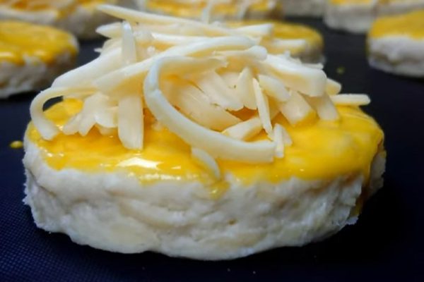 Пухлые сырные сконы, запах в доме такой, будто хозяйка зажарила целого гуся