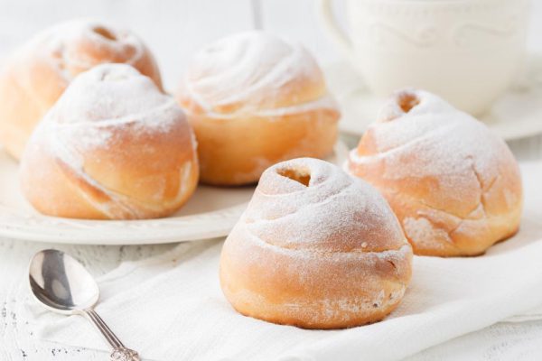 Как приготовить булочки со сгущенкой