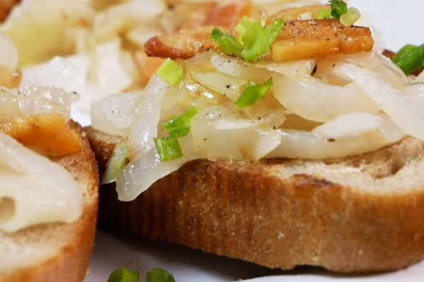 Бутерброды по-цыгански с сочным верхом, что выручают, если домашние просят запретной еды