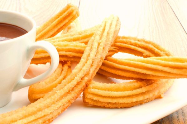 Рецепт быстрых испанских пончиков к чаю