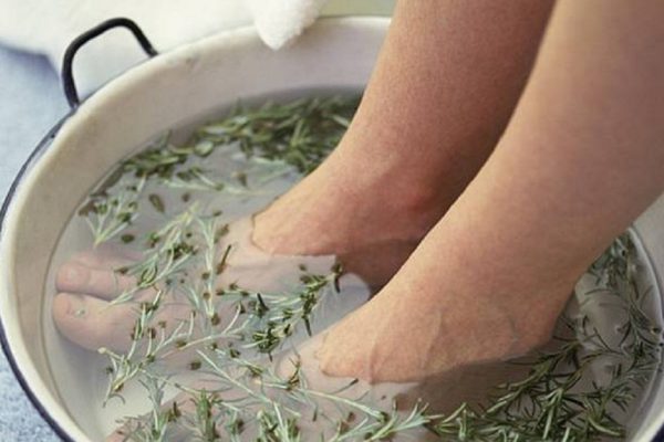 Грибок ногтей лечится обычным хреном! Просто дважды в день делаешь…