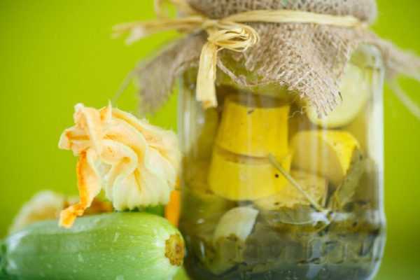 Рецепт маринованных кабачков с помидорами и морковью