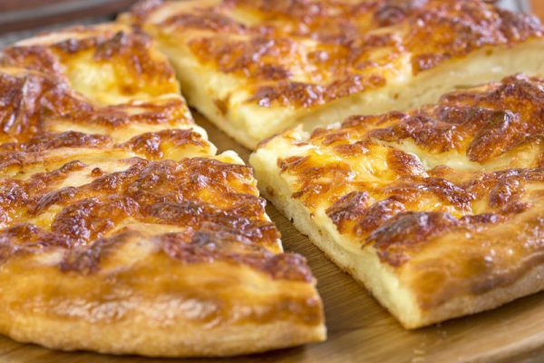 Рецептов хачапури в щедрой Грузии столько, сколько в ней сёл и деревень