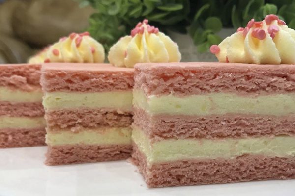 Элегантный торт «Фламинго» с нежным лимонным кремом, который я готовлю на каждый праздник