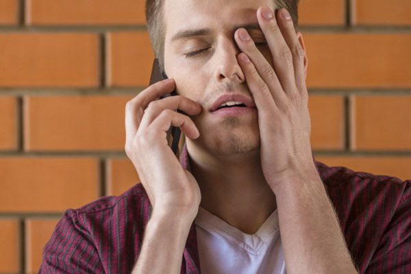 Телефон мужа предательски зазвонил, бывшая жена потребовала срочно приехать