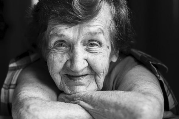 Бабушка мечтала, чтобы ей повысили пенсию, ведь тогда она сможет купить сгущенки