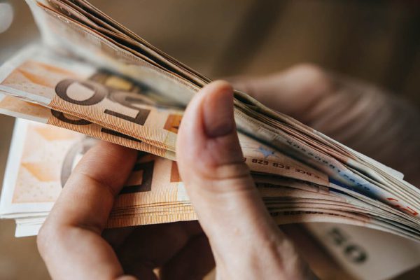 Надо ли оставлять детей и ехать в Италию на заработки, если родственница искушает деньгами