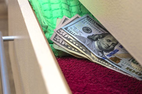 Откладывала деньги на новый телефон, но их бессовестно украла родная сестра