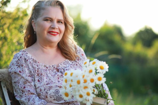 Пока я заботилась о болящем муже, свекровь не разрешала мне краситься, вздохнула с облегчением после его ухода