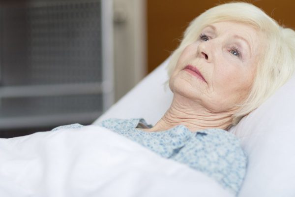 Обхаживая захворавшую свекровь, поссорилась с мамой