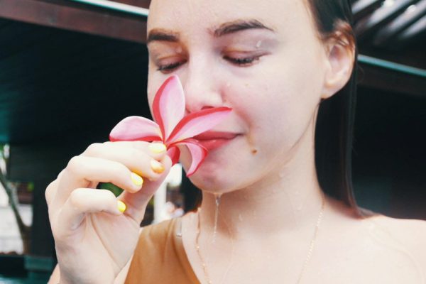 Чем пахнуть женщине, чтобы мужчина вдыхал ее аромат часами