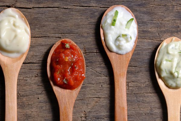 Чем заменить майонез в салате