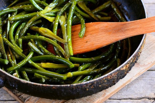 Что приготовить из чесночных стрелок