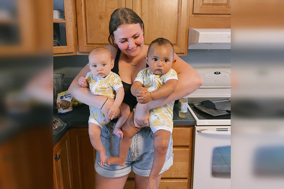 22-летняя мама троих детей беременна близнецами, сил нет, но любовь к детям огромна