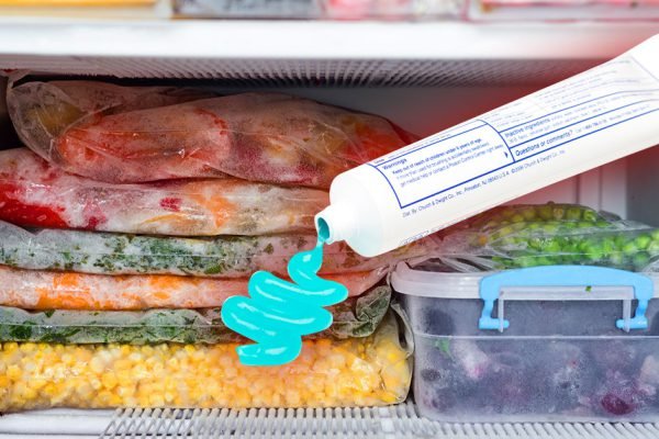 Положи зубную пасту в морозилку, и через 5 часов получишь незаменимую в хозяйстве вещь