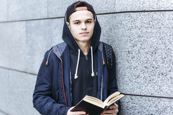 Зачем в Германии издали Библию, адаптированную для современной молодежи