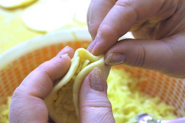 Отказалась лепить для мужа вареники в выходной, не хотелось тратить время зря