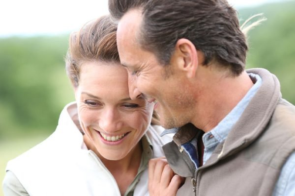 Весь город гудел из-за того, что тетя Марина приехала и прошлась по улице под руку с итальянцем, ей хватило наглости привести любовника в дом мужа