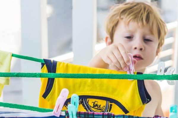 Мама из TikTok показала, как ее 9-летний ребенок убирает в ванной, комментаторы разделились на два лагеря