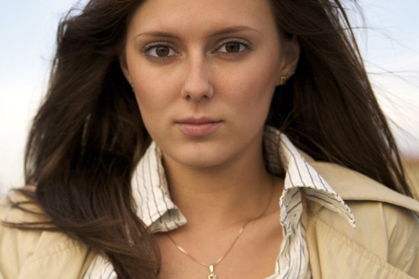 Что должна женщина мужчине, у которого она сидит на шее