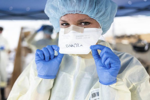 Почему нельзя трогать маску руками, когда носишь ее