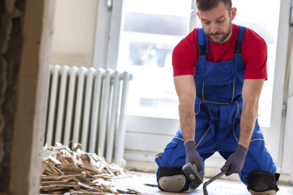 Соседи массово снимают ламинат, тоже сыт им по горло и хочу заменить на линолеум