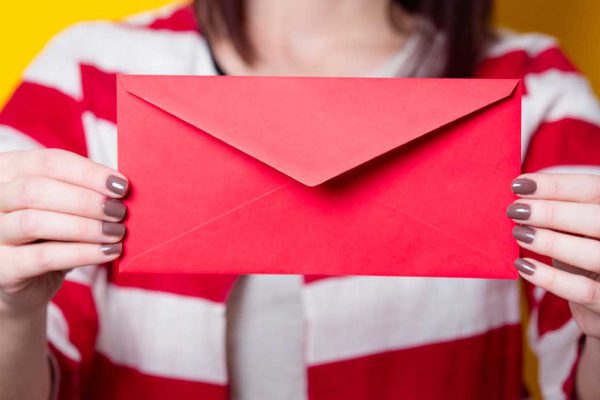 Дочка просила подарить ей машину на годовщину, но, когда я увидела, как она живет, решила преподнести нечто другое