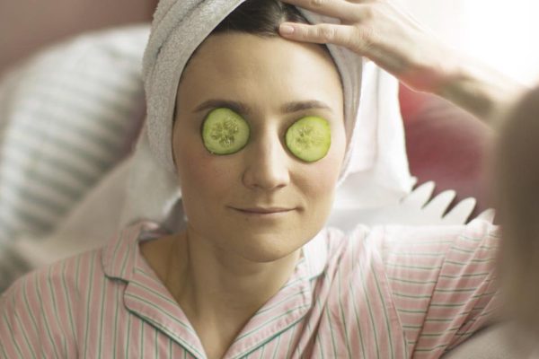 Подруга боится потерять любимого, если не хватит денег на дорогую стрижку и новый наряд