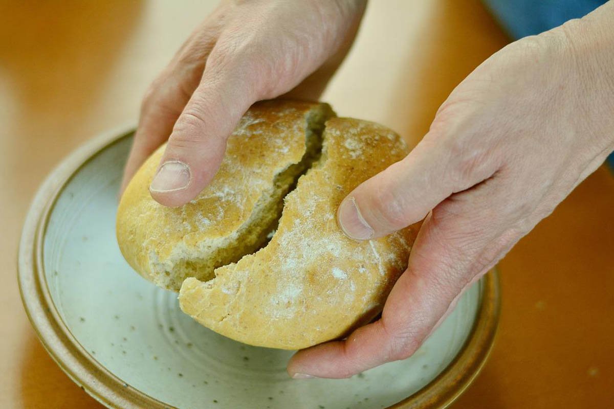 Пожилая итальянка, у которой я живу, поделилась рецептом изысканного блюда из вчерашнего хлеба