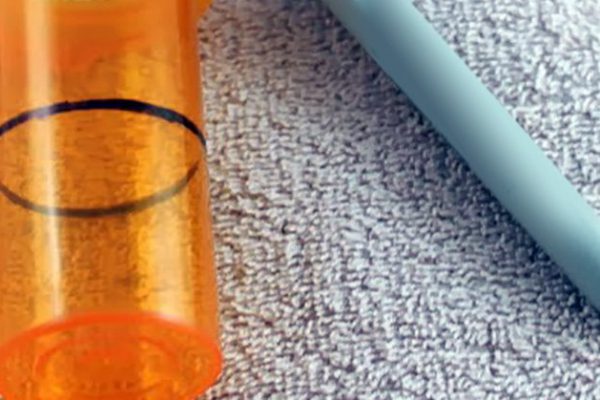 Вместо того чтобы выбросить пластиковую упаковку, он нашел ей неожиданное применение!