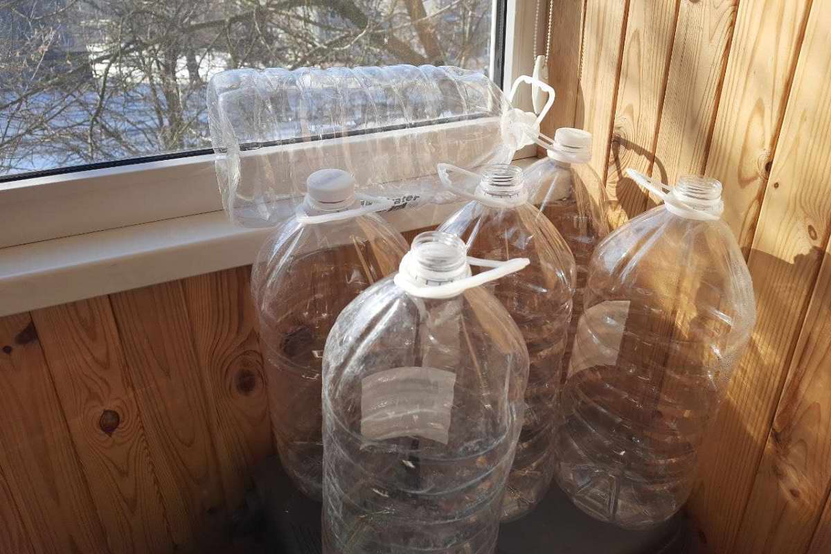 Что сделать с бутылками от воды, если к весне их слишком много накопилось Советы,Бутылки,Быт,Идеи,Лайфхаки,Поделки