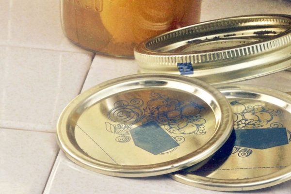 Что можно сделать из жестяных крышек