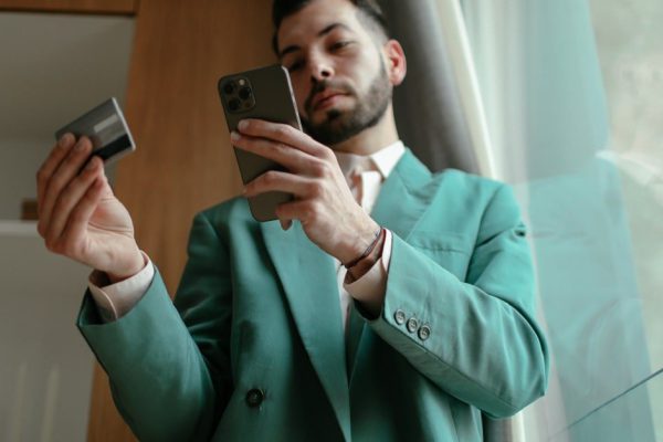 Что должна написать женщина на сайте знакомств, чтобы привлечь внимание мужчин