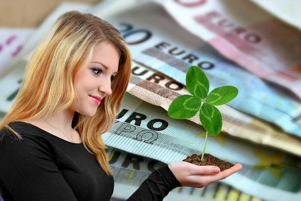 Денег полная мошна: знакомый шаман притащил четырехлистный клевер