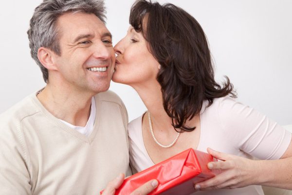 Что подарить жене на Новый год, чтобы весь 2022-й она была нежной и ласковой