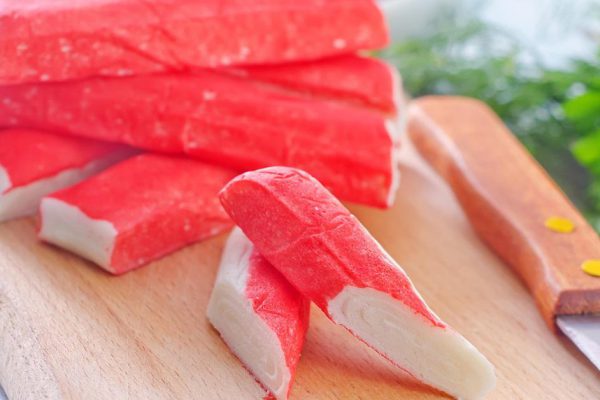 Как сделать закуску из крабовых палочек в форме дома