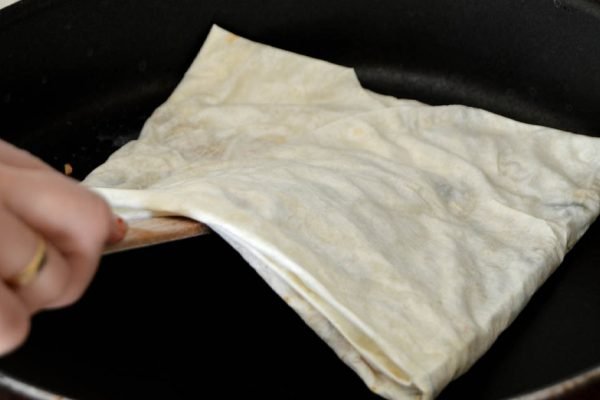 Что приготовить из нежного и легкого теста фило, чтобы накормить семью сытным ужином