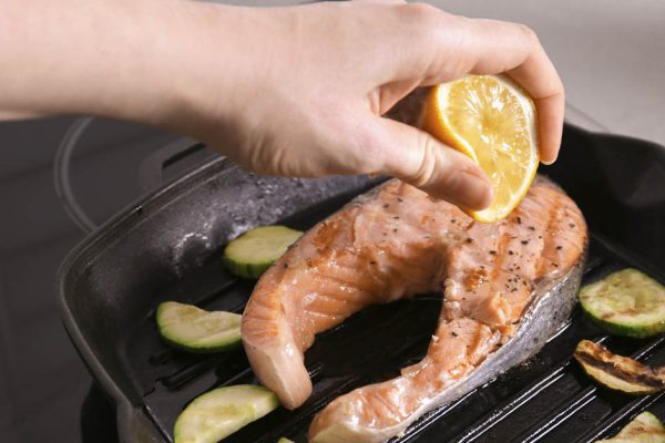 За зиму муж конкретно набрал, приходится готовить на сковороде-гриль, чтобы вернуть его былую красоту