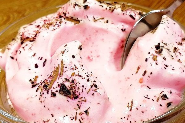 Пришло время «Летнего экстаза» из клубники, ностальгического десерта из детства