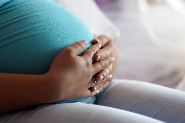 Родители мужа до сих пор общаются с бывшей невесткой и помогают ей деньгами, а меня будто бы не существует