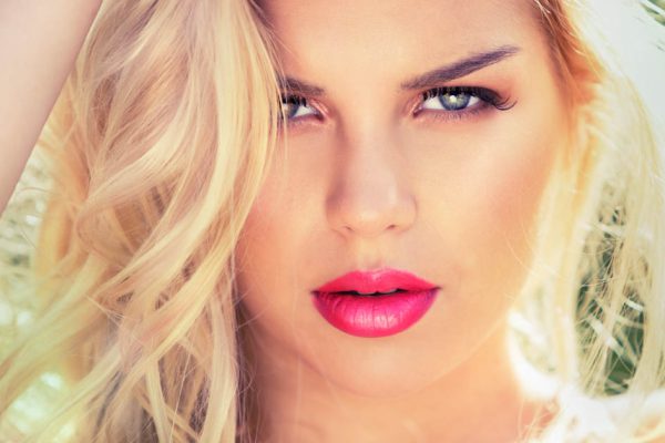 Почему дамы продолжают гнаться за стандартами красоты и в какой момент это превращается в безвкусицу