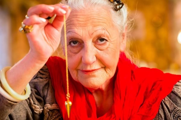 Ведунья огласила главных завистников по знаку зодиака, они не могут пережить чужих успехов