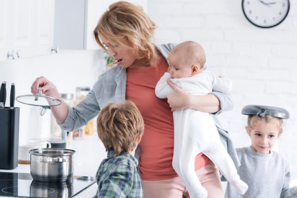 С чем должны ежедневно справляться матери-одиночки