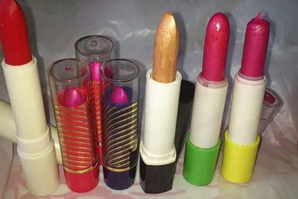 Что нужно знать о цвете помады женщинам, у которых внуки на подходе